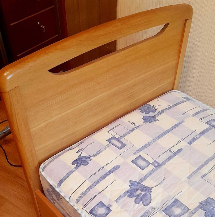 Ліжко з матрацом односпальне