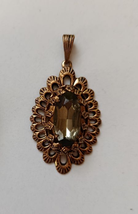 Вінтажний кулон, біжутерія.