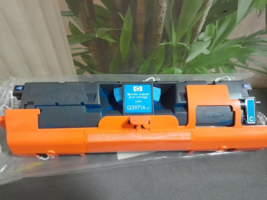 Картридж цветной с тонером для лазерного принтера синий желтый красн