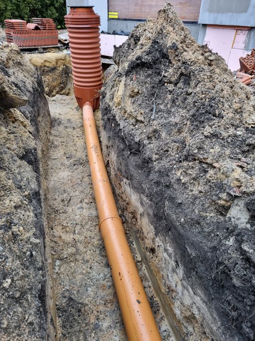 Budowa sieci i przyłączy wodno kanalizacyjnych.