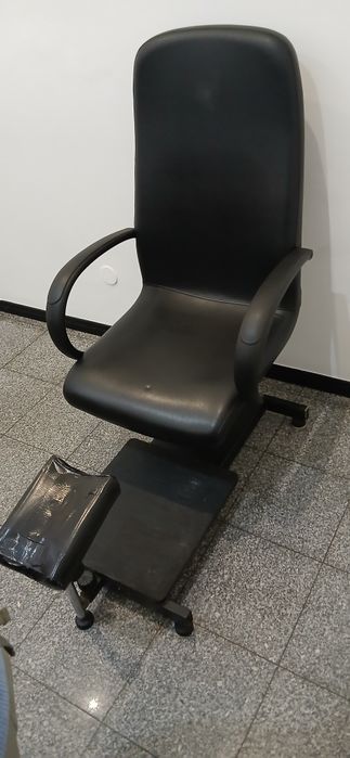 Cadeira de Pedicure com Apoio de Pé