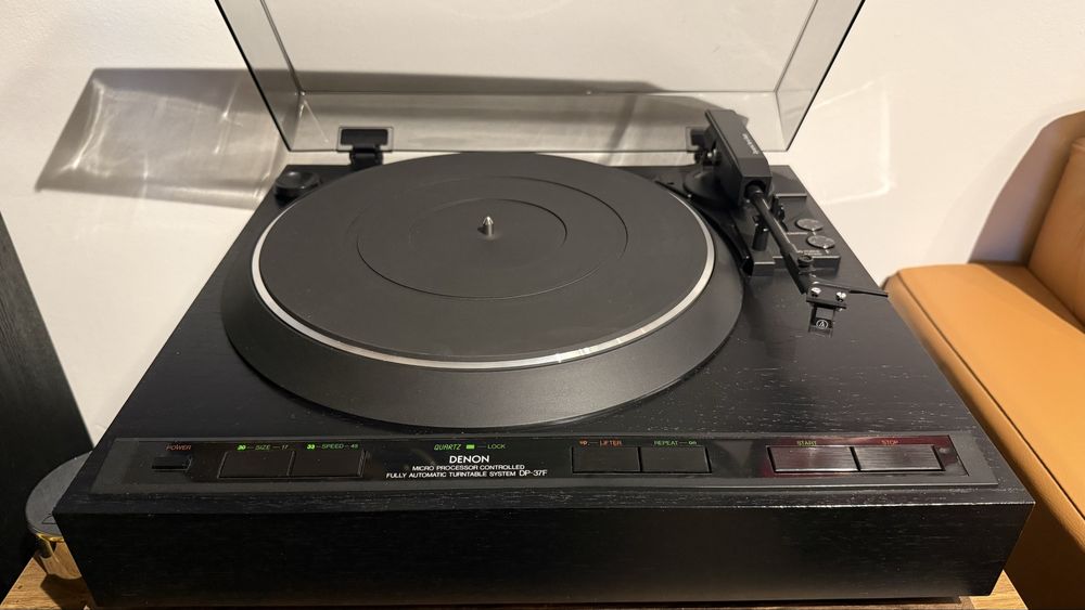 Gramofon Denon DP-37