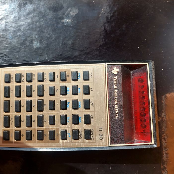 Calculadora antiga Texas Instrument TI-30 , fabricada nos USA.