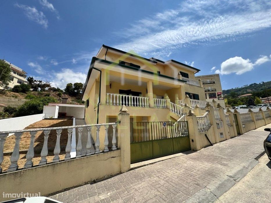 Moradia T5 com Piscina e Garagem em Resende, Viseu