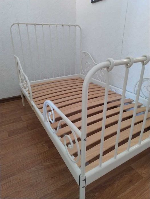 Розсувне ліжко IKEA MINNEN з матрацами.