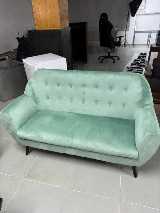 Sofá Verde de Veludo