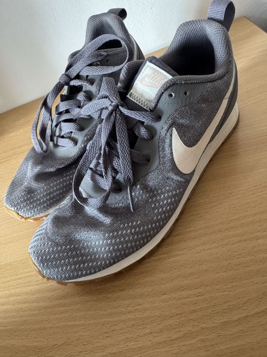 Nike Women's MD Runner 2 ENG Mesh