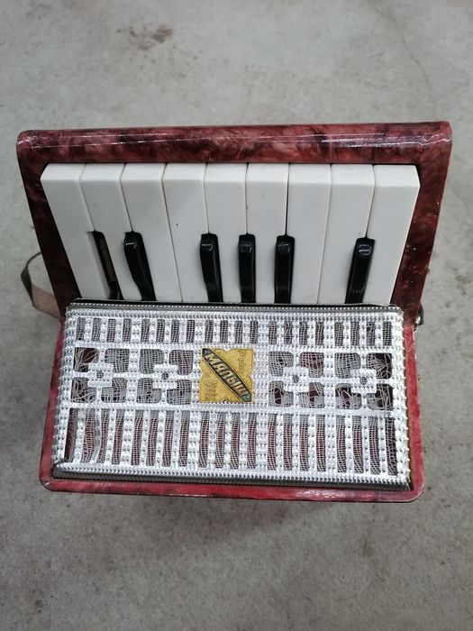 Stary mały akordeon dziecięcy ussr