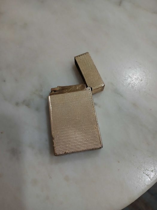 Isqueiro niclado a ouro