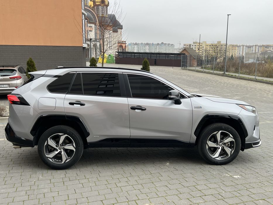 Toyota RAV4 PLUG-IN HYBRID авто продаж