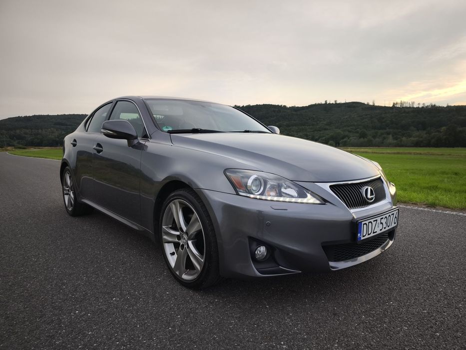 Lexus IS