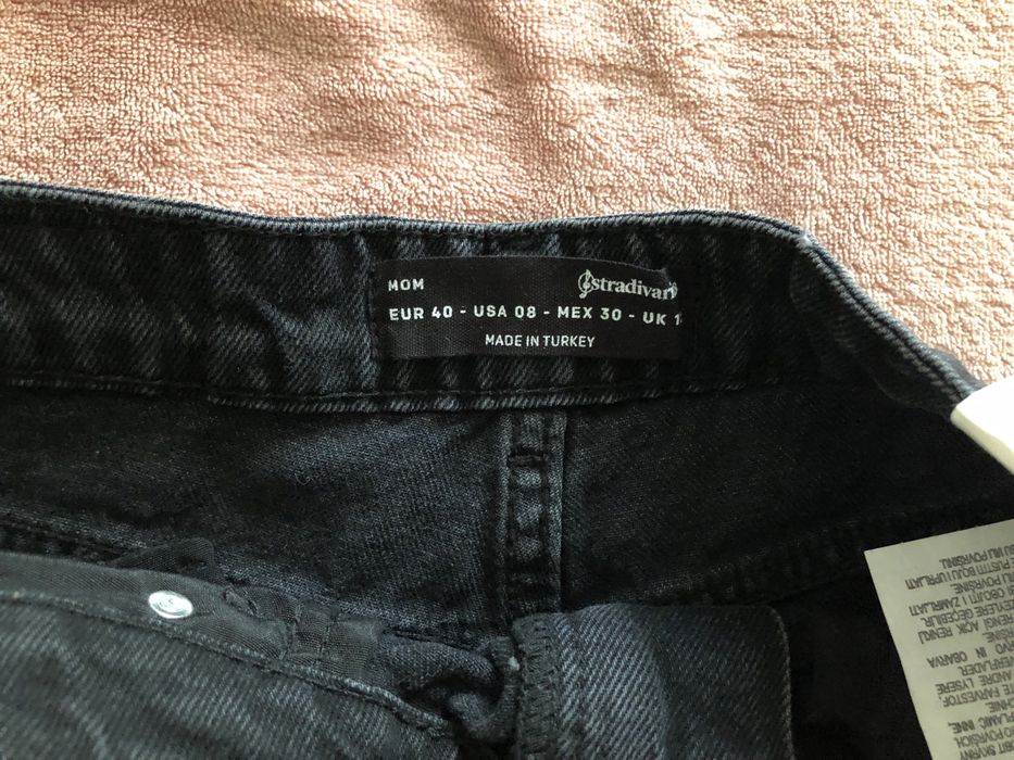Czarne mom jeans Stradivarius