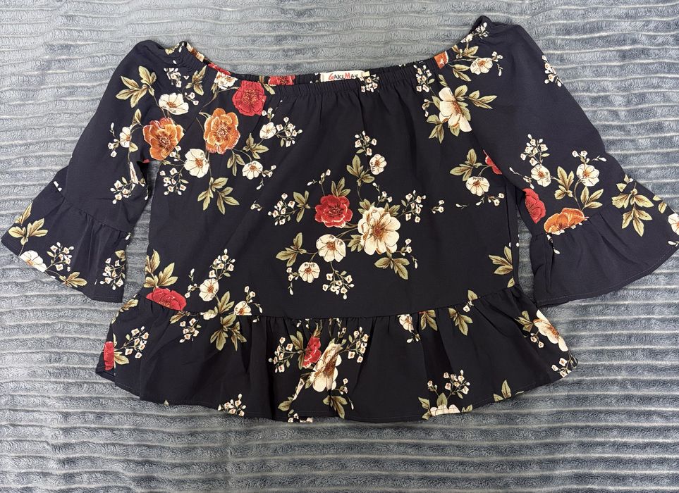 Блуза жіноча розмір S-M з відкритими плечима