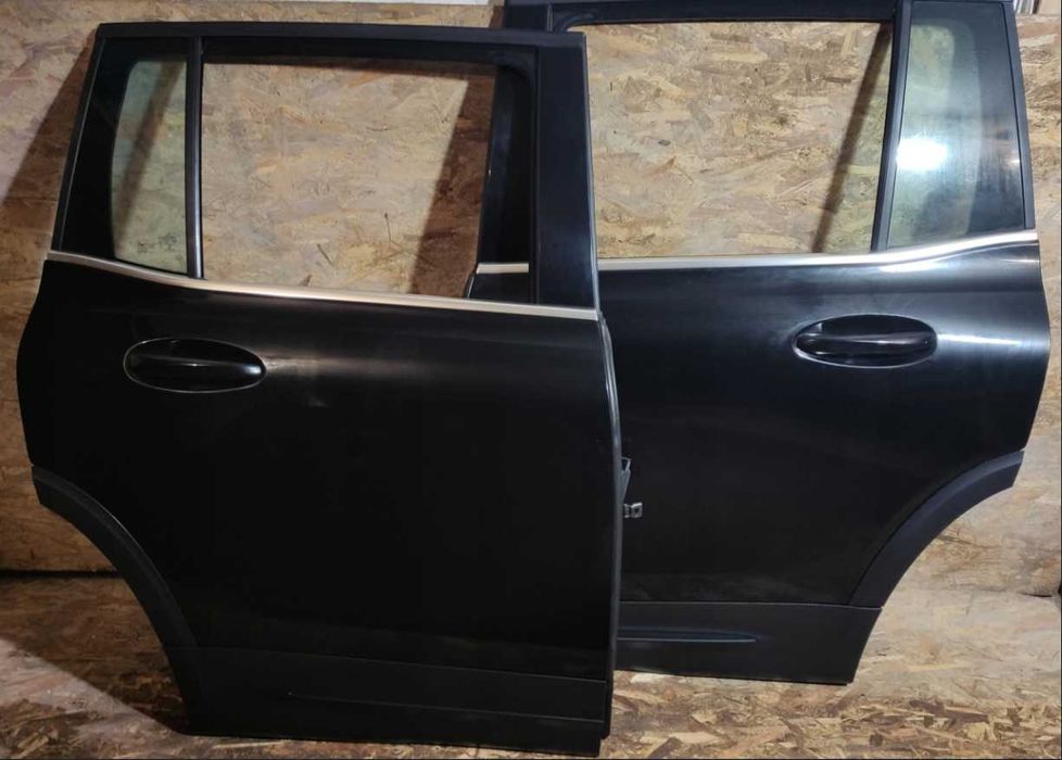 Двері Mercedes GLB X247 W247 передні або задні праві ліві разборка