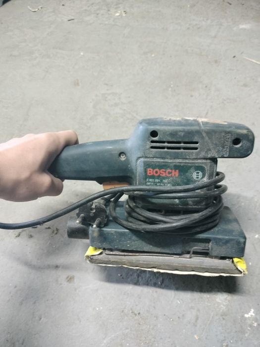 Szlifierka oscylacyjna Bosch GSS 23 AE