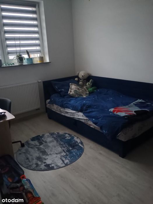 Dom szeregowy z garażem w spokojnej okolicy