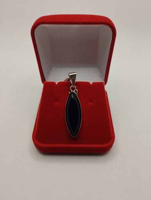 Srebrny wisiorek z kamieniem, próba 925