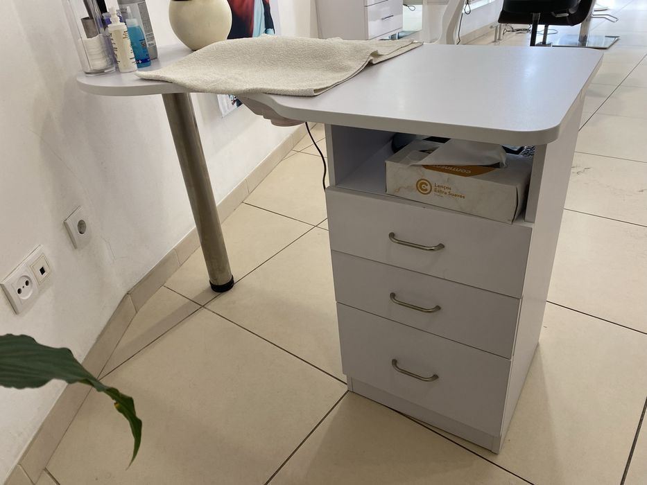 Mesa Manicure com Aspiração e Módulo com Gaveta e Porta