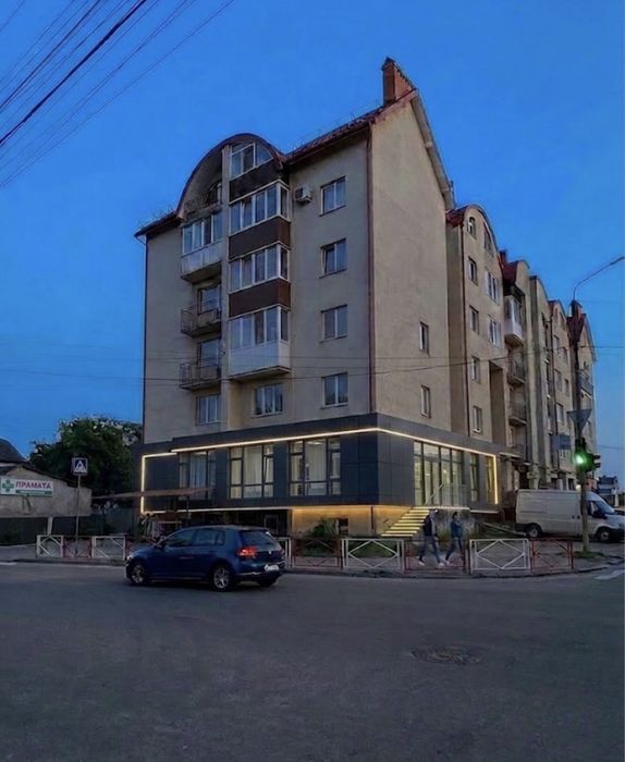 Фасад 100 м² на перехресті+ Канікули на ремонт