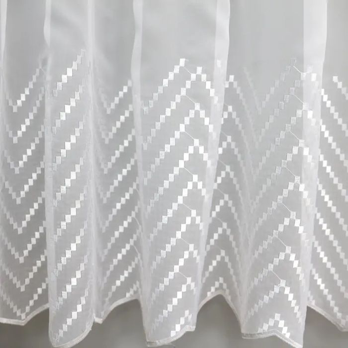 Elegancka  długa firana z haftem na dole