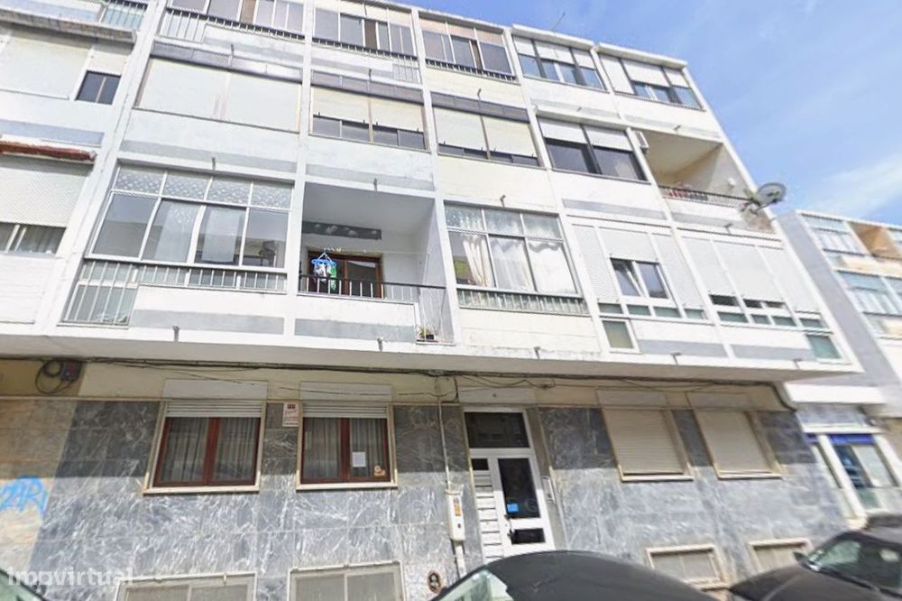 T3 com Varanda em Algueirão-Mem Martins — Algueirão-Mem Martins, Lisboa