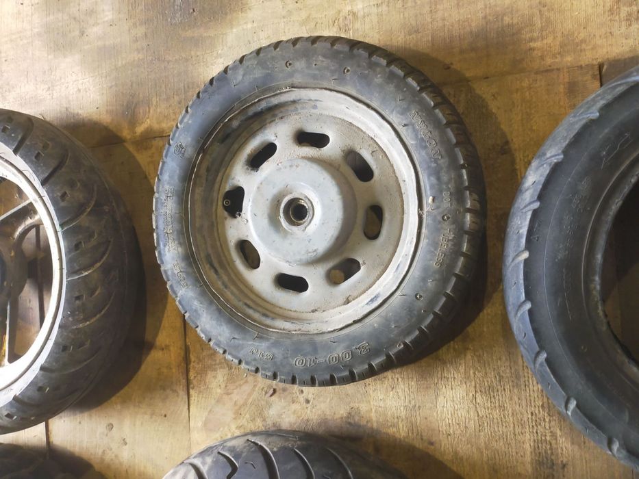 Колеса на скутер, тачку розмір r10 та r12. . Шини , диски . Розборка .