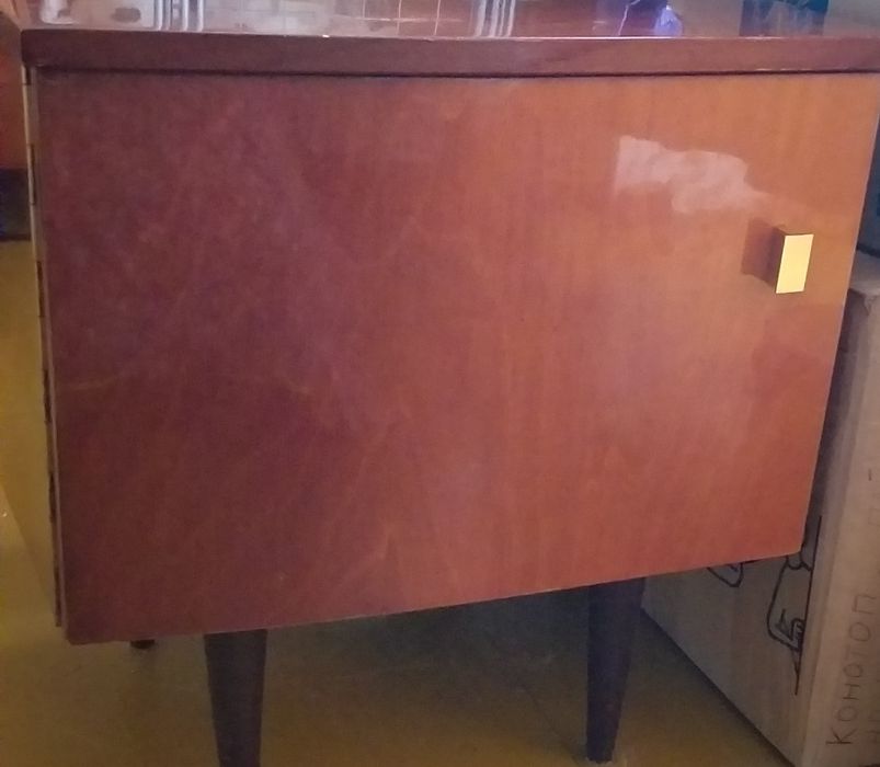 Тумбочки прикроватные, трельяж