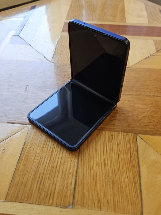 Samsung Galaxy Flip 7 512GB з додатковою гарантією+аксесуари