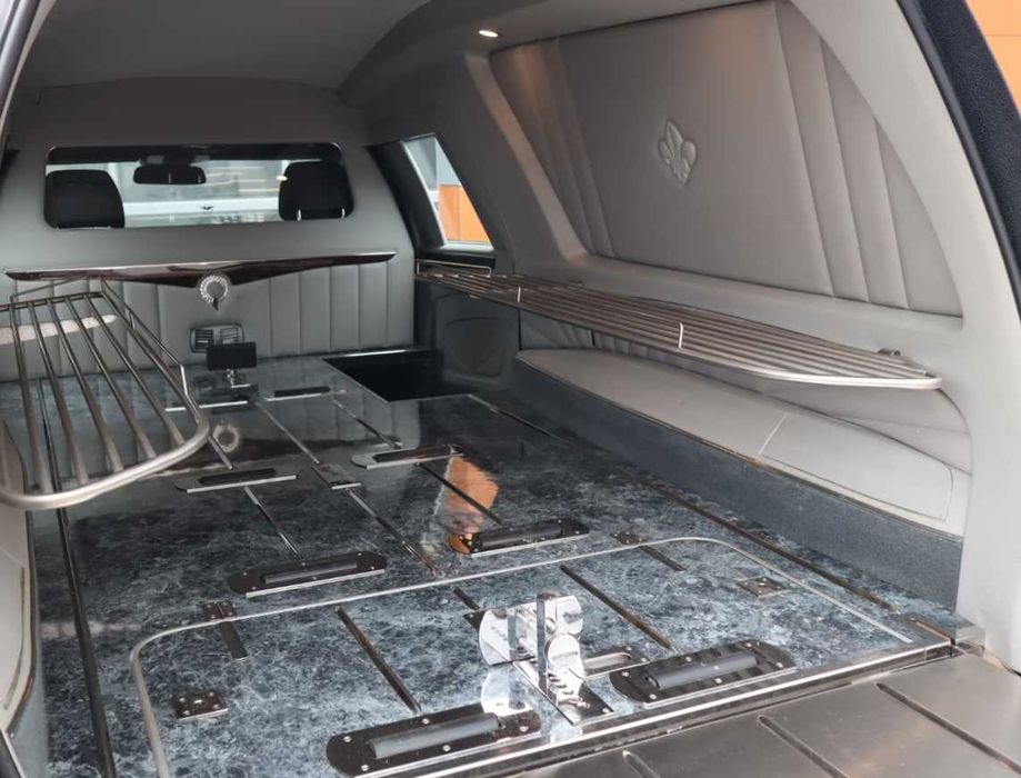 Mercedes-Benz E 200 катафалк