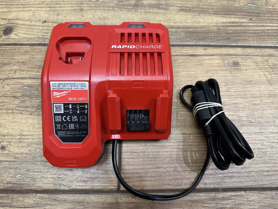Szybka ładowarka M12 18FC do akumulatorów Milwaukee M12 oraz M18