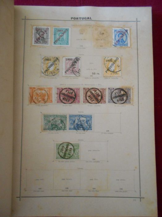 RARÍSSIMO 1.º álbum filatélico português, de 1901. Com 270 selos.