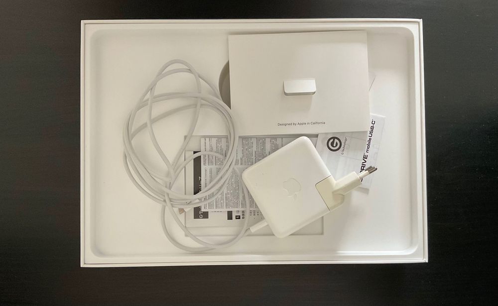 MacBook Pro 2018 13 / i5 / 16GB / 120GB USA