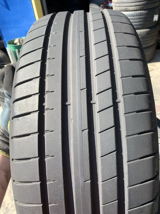 225/45R19 Dunlop