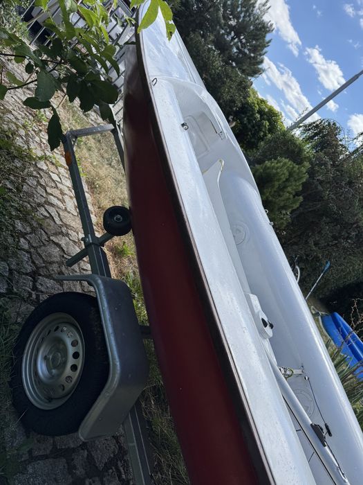 Żaglówka klasy 470 plus przyczepa