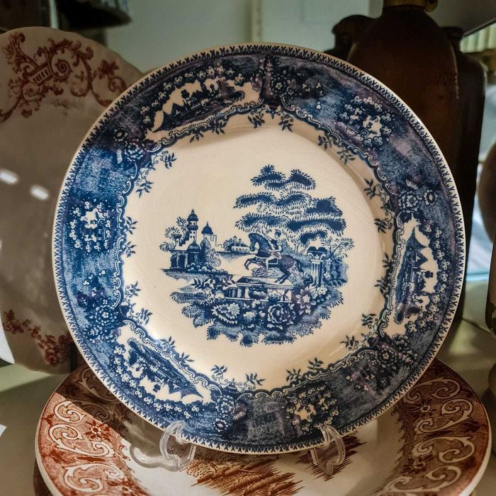 Prato Decorativo Antigo Faiança Azul e Branca |Cena Campestre |20,5 cm