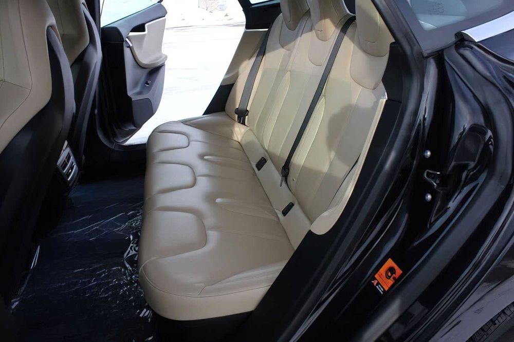 Tesla Model S P85D      2016