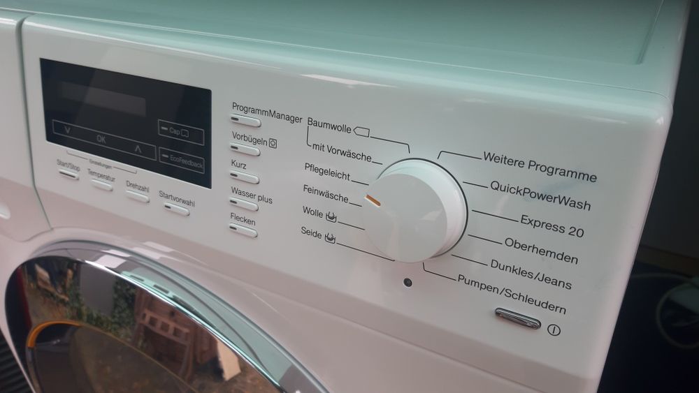 Pralka Miele WKF 110 WPS 1400 obr. Plastry miodu