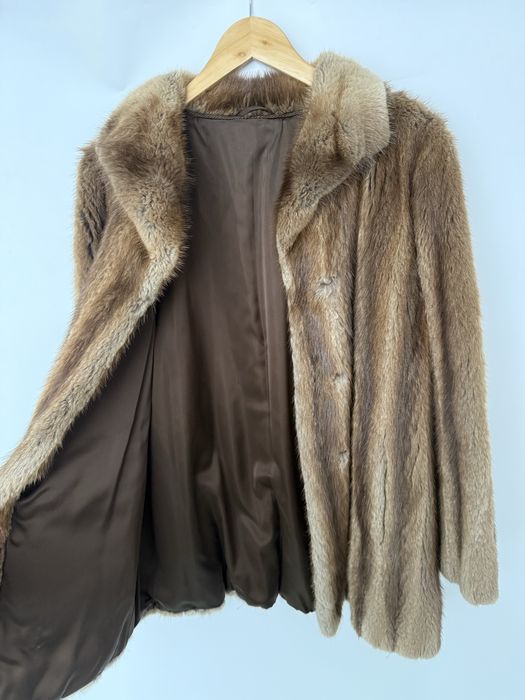 Натуральна шуба з сурка (дика норка)