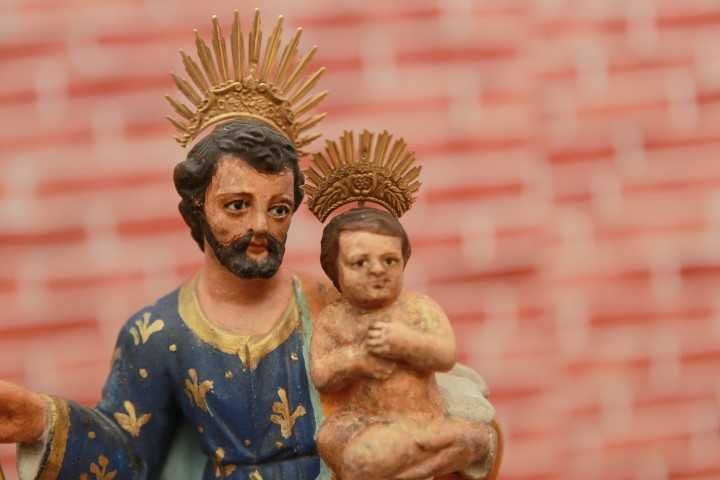 Antiga Imagem de São José com o Menino Jesus em Terracota Policromada