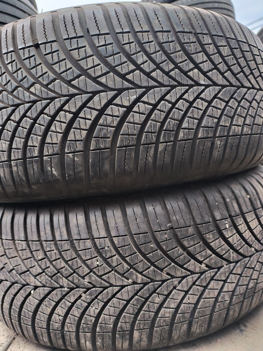 245/50R19 Goodyear всесезон як нові