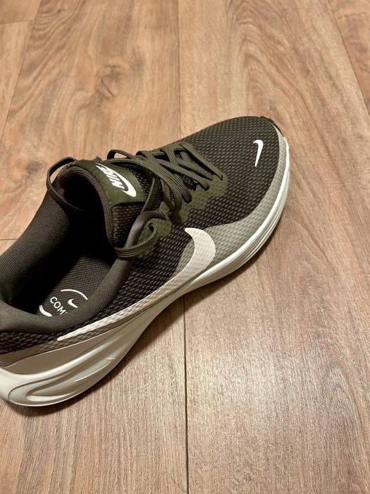 Nike Revolution 8