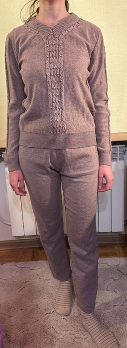 Жіночий трикотажний костюм з брюками