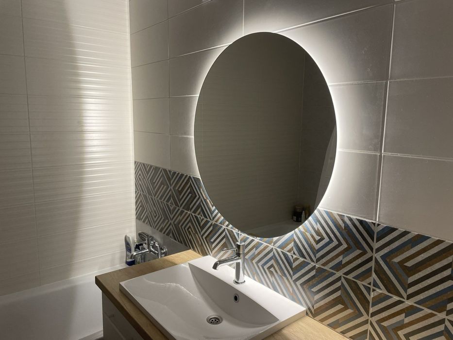 Зеркало с фоновой подсветкой. Дзеркало кругле з фоновою підсвіткою