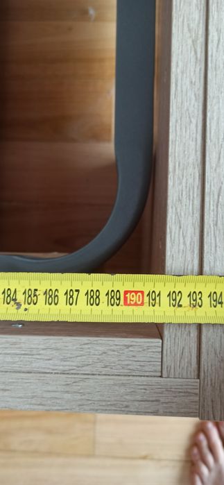 Cama como  nova,com estrato incluido , duas gavetas grandes