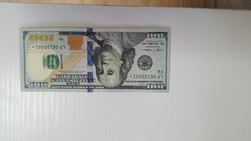 100 $ ДОЛЛАРОВ США 2009 г з номером L F 06105001* (звезда) сери