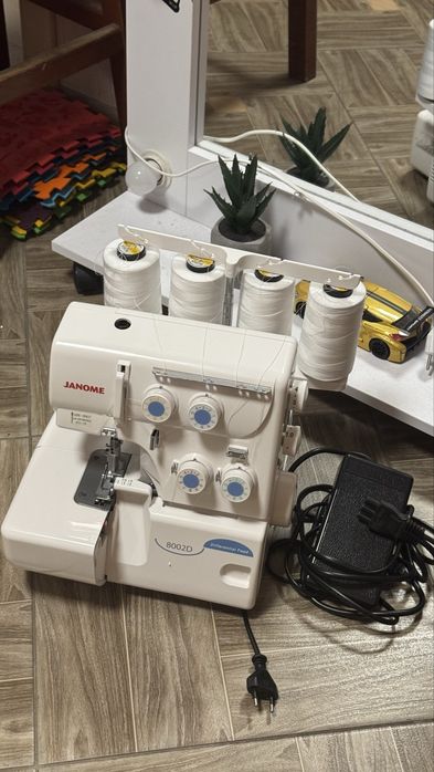 Janome 8002D — професійний 3/4-нитковий оверлок, відмінний стан, новий