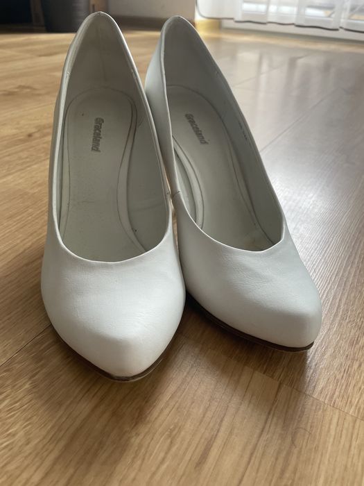 Białe szpilki 39 Deichmann