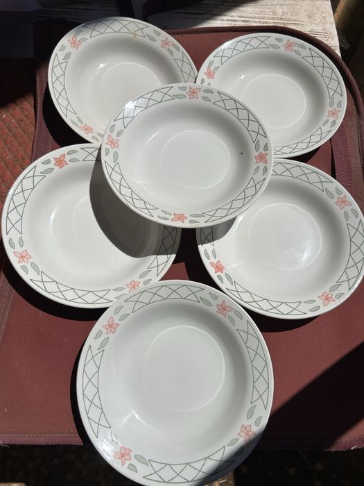 Vende se os pratos tudo juntos por 6€
