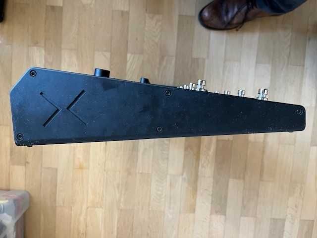 Pedaleira Line 6 Helix LT com saco Thomann