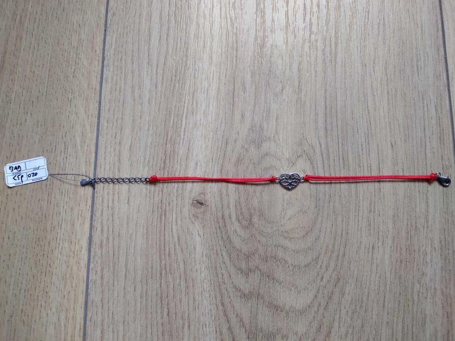 Czerwona bransoletka OG z srebrnym sercem